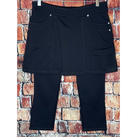 Athleta Pants - Athleta Bettona 2 In 1 Small Skirt Capri Crop Black Leggings Cargo Pockets